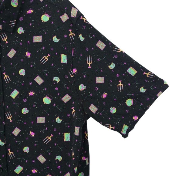 Disney Hocus Pocus Button Front Woven Shirt Adult M Halloween Our Universe - Picture 11 of 16